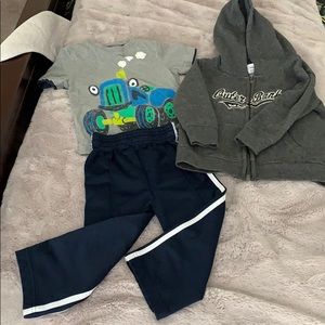 ♥️ Pre-loved lot of 2T/24m boys clothes